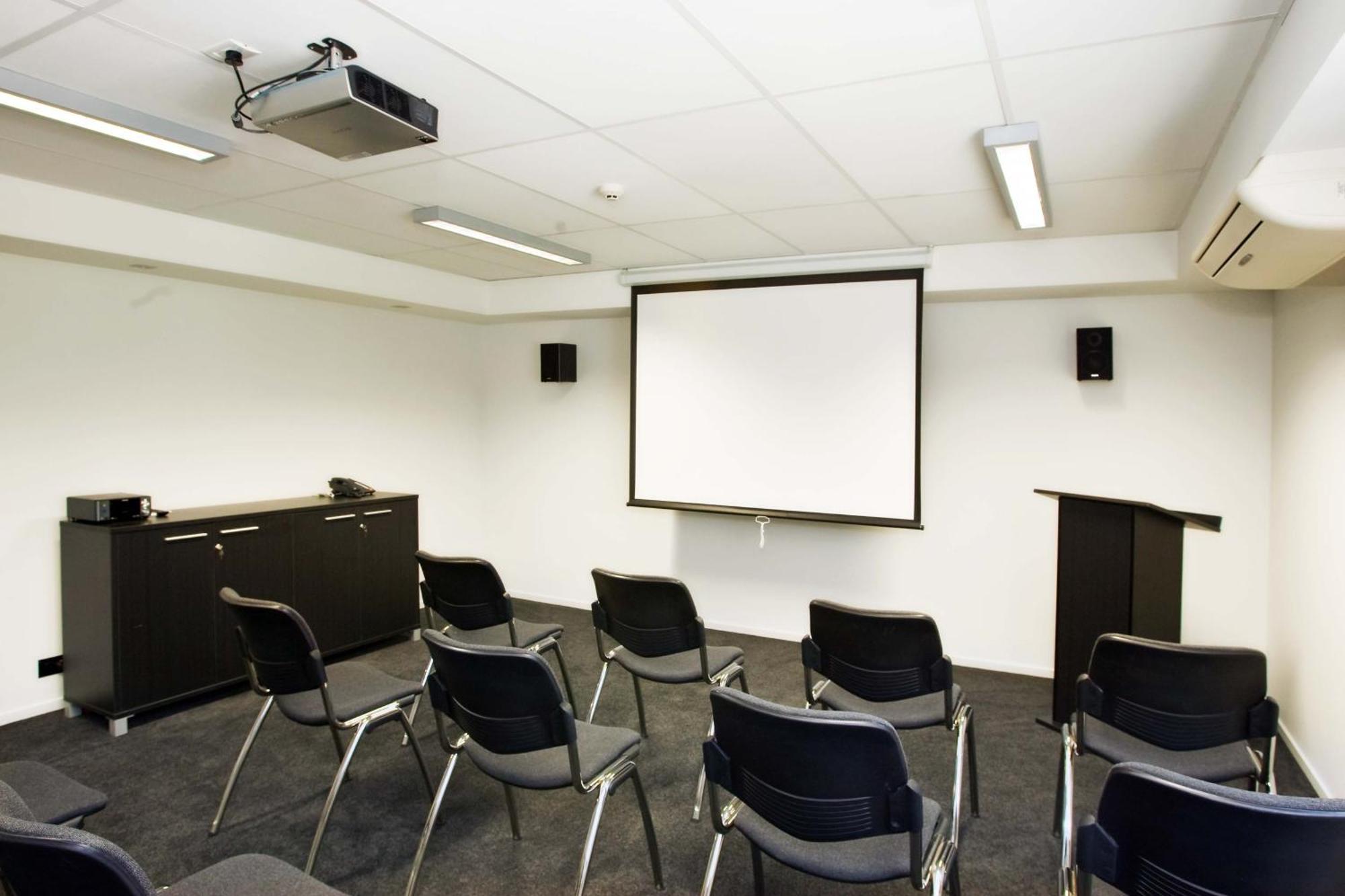 Carnmore Chateau Marlborough Бленхайм Екстериор снимка A projector screen