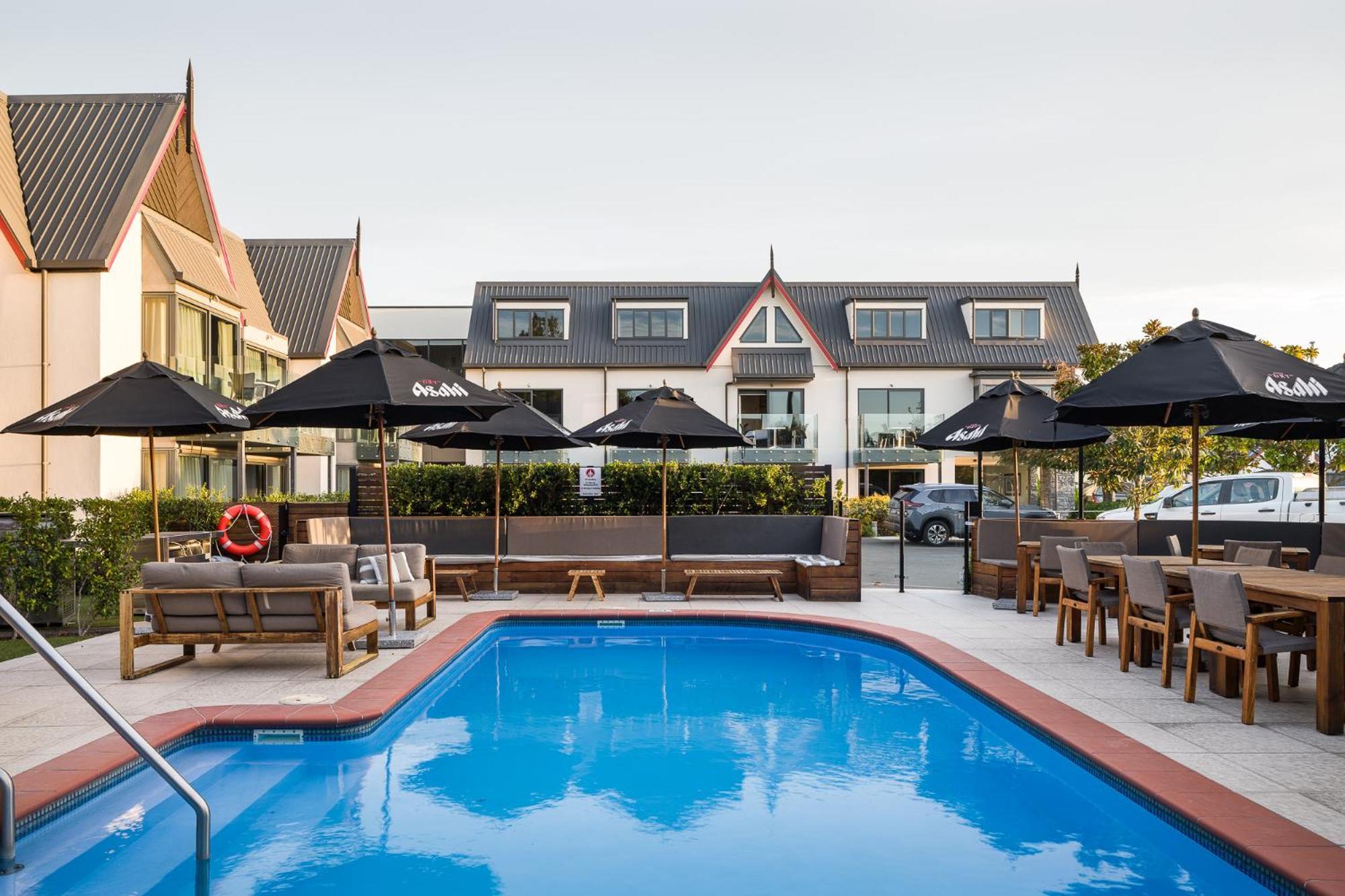 Carnmore Chateau Marlborough Бленхайм Екстериор снимка The hotel's pool