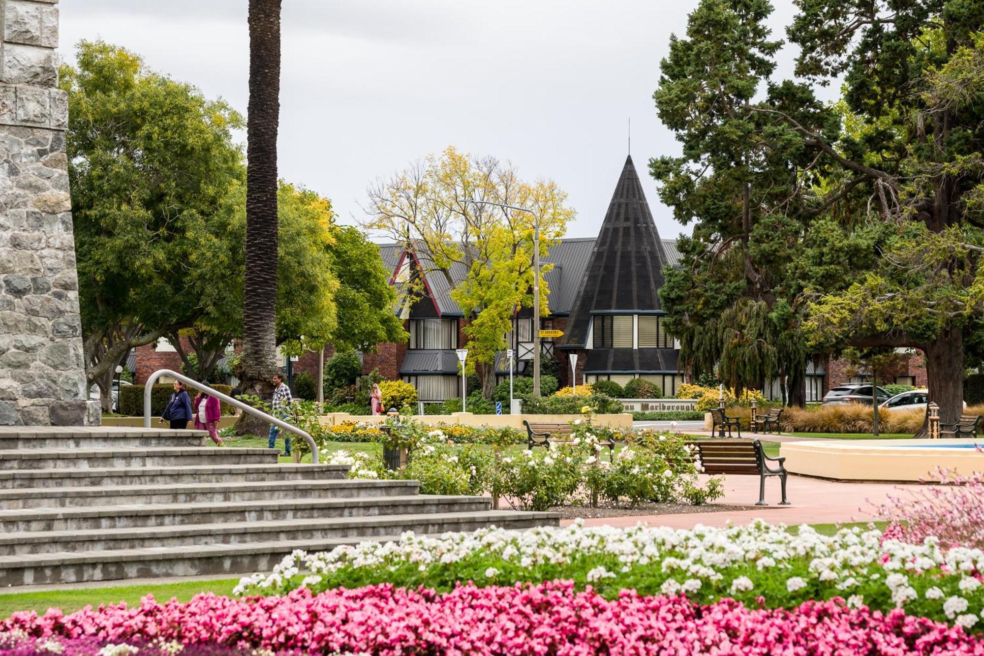 Carnmore Chateau Marlborough Бленхайм Екстериор снимка The University of Waikato's Hamilton campus