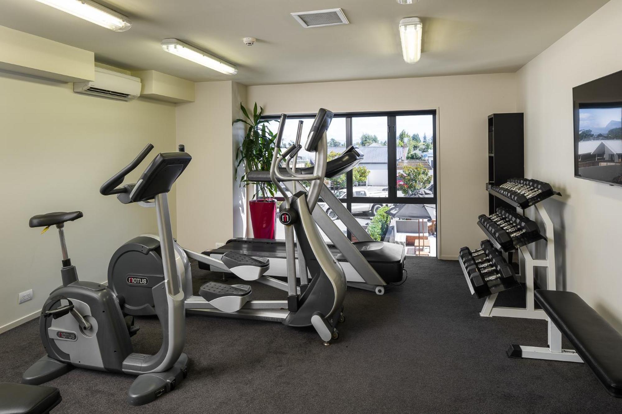 Carnmore Chateau Marlborough Бленхайм Екстериор снимка A typical gym