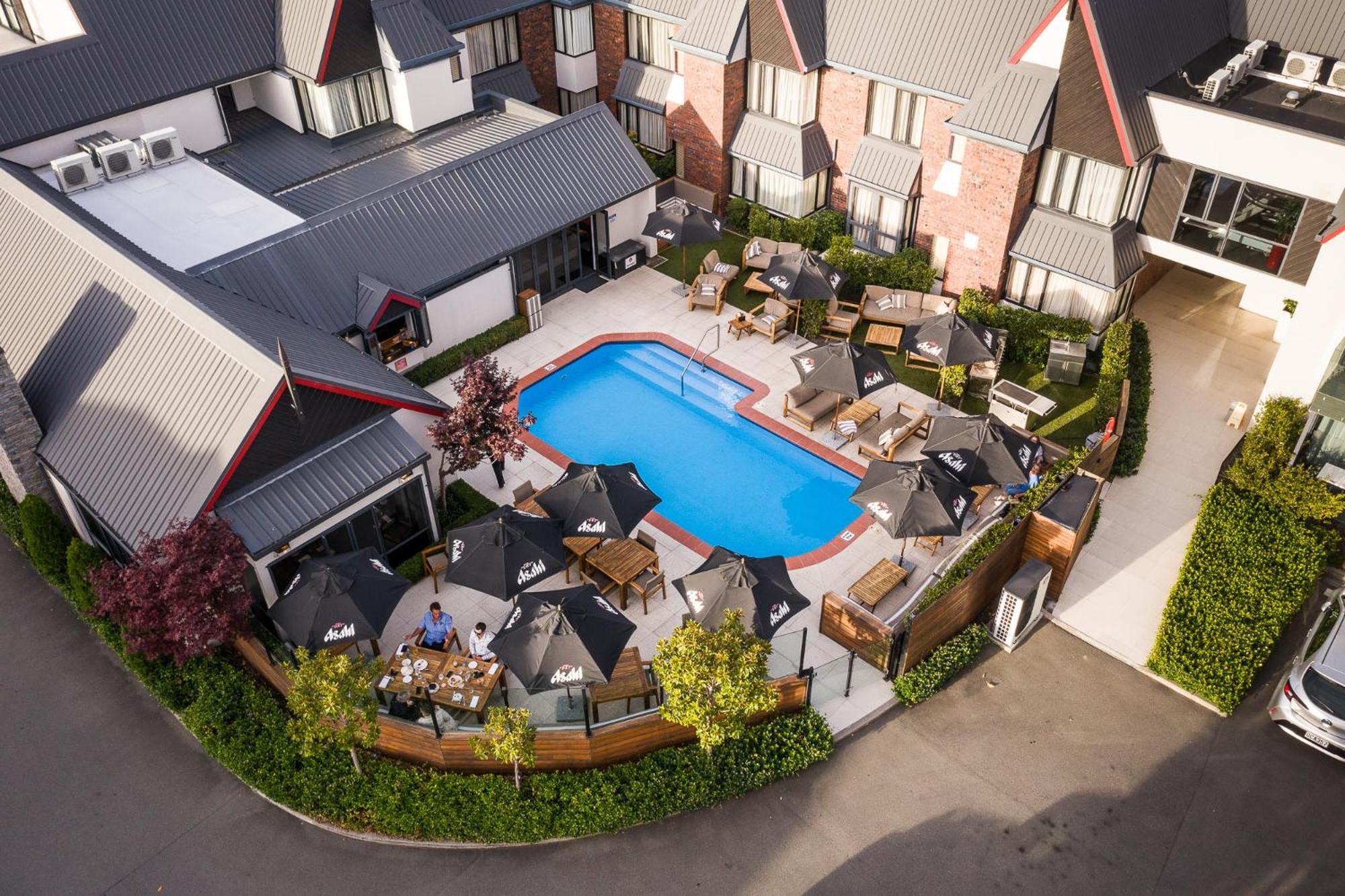 Carnmore Chateau Marlborough Бленхайм Екстериор снимка The hotel's pool
