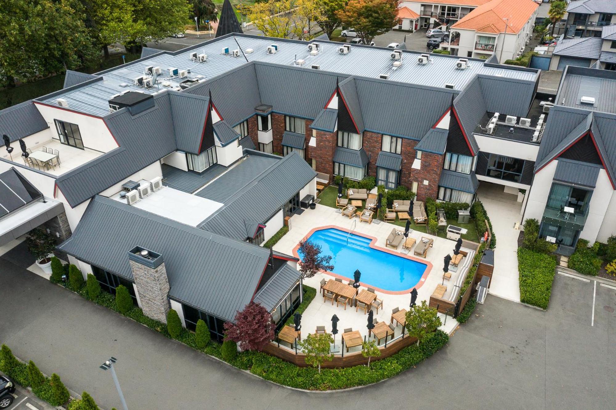 Carnmore Chateau Marlborough Бленхайм Екстериор снимка The hotel's pool