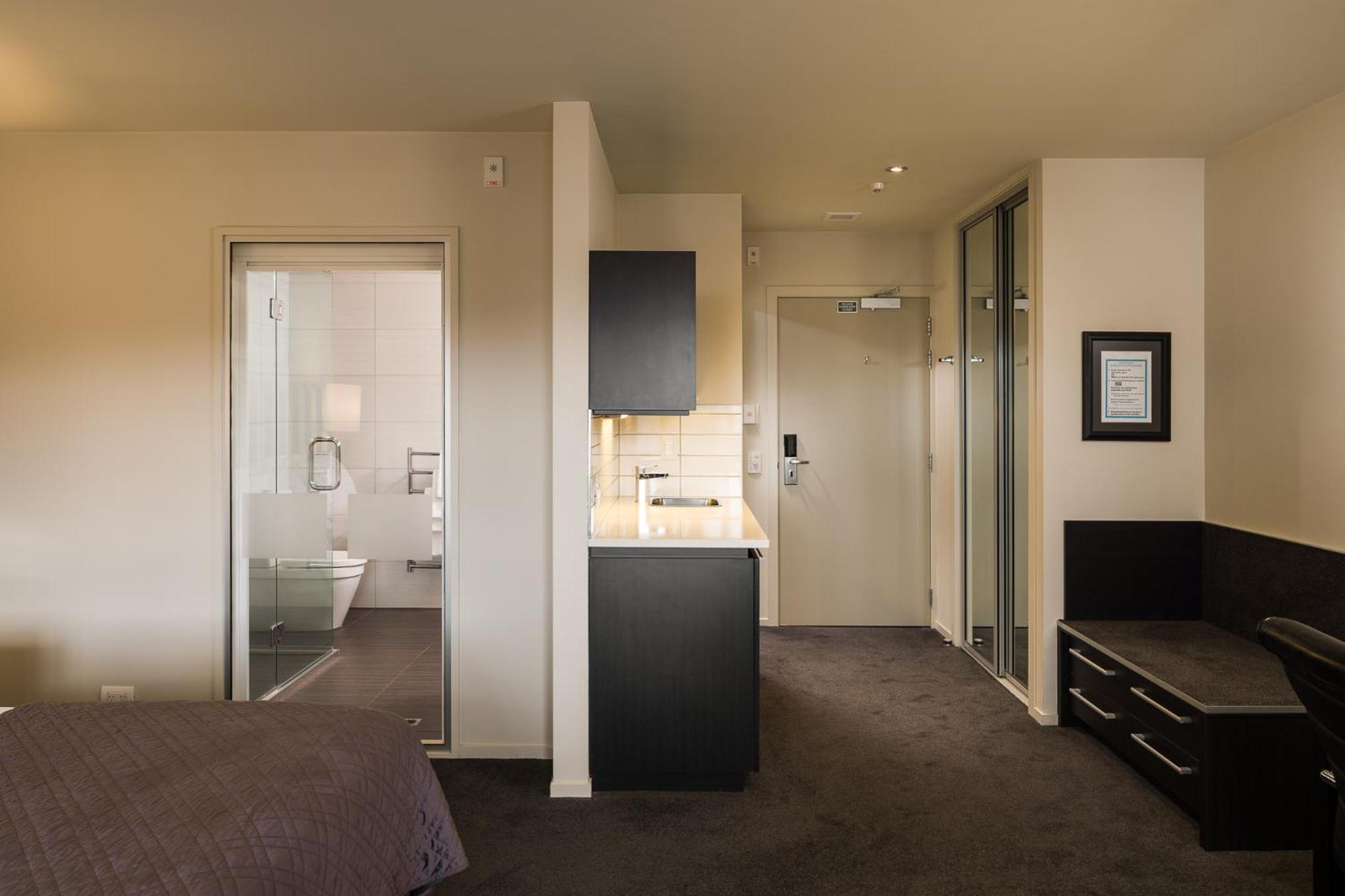 Carnmore Chateau Marlborough Бленхайм Екстериор снимка A typical studio apartment