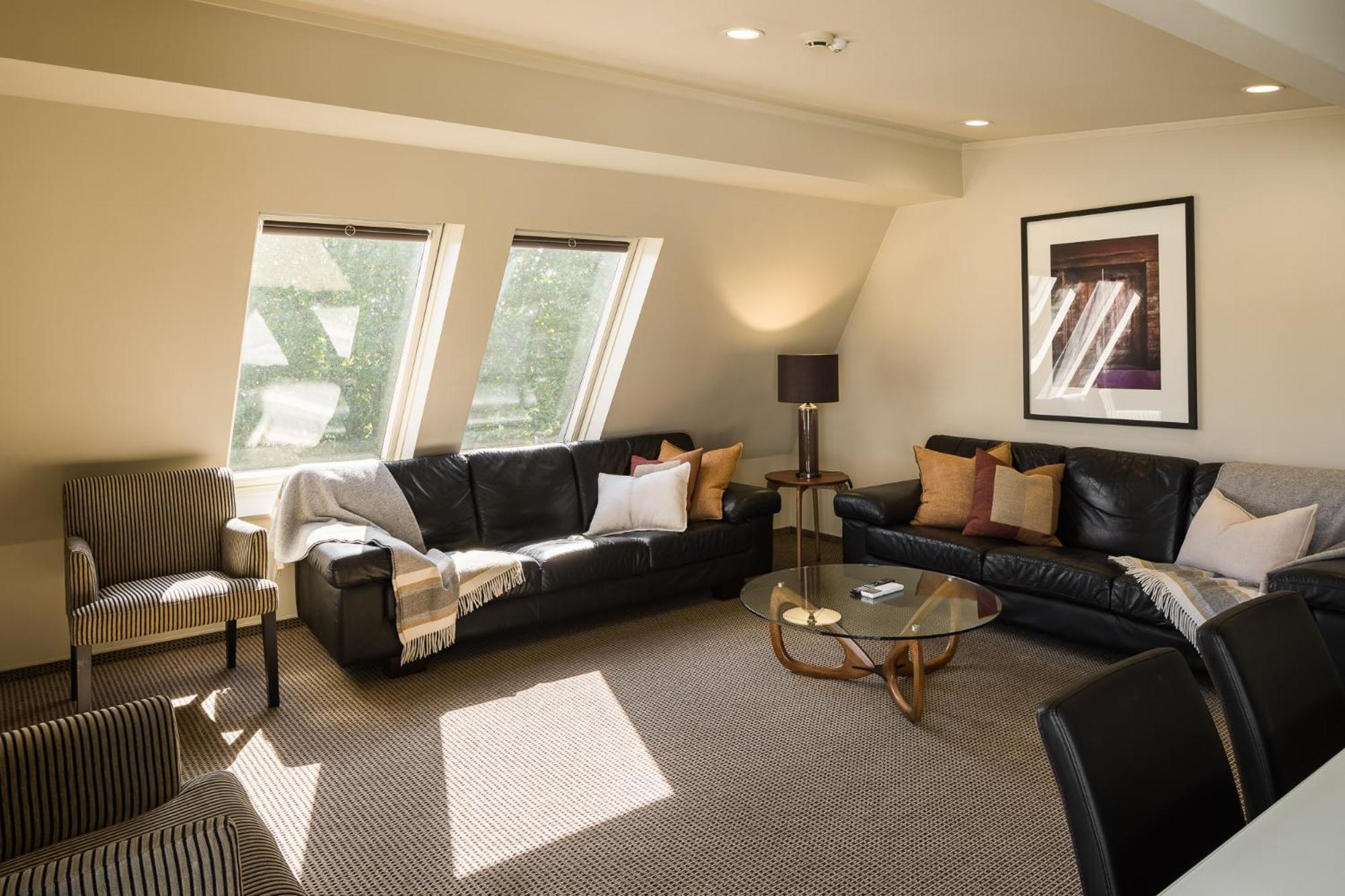 Carnmore Chateau Marlborough Бленхайм Екстериор снимка A living room with a skylight